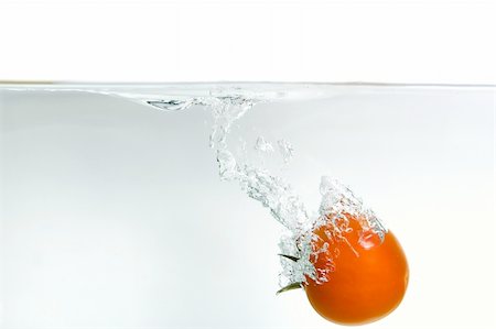 simsearch:400-04938090,k - dropping a tomato in water, isolated on background Stock Photo - Budget Royalty-Free & Subscription, Code: 400-04938089