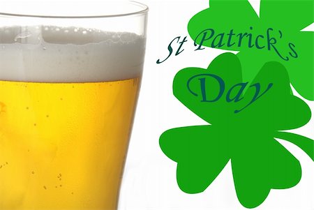 simsearch:400-04953626,k - A glass of beer and clovers - St Patrick's Day illustration Stock Photo - Budget Royalty-Free & Subscription, Code: 400-04938572