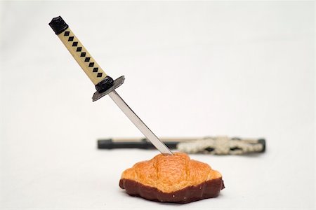 sushi dessert - katana cutting a croisant isolated on white background Foto de stock - Super Valor sin royalties y Suscripción, Código: 400-04938934