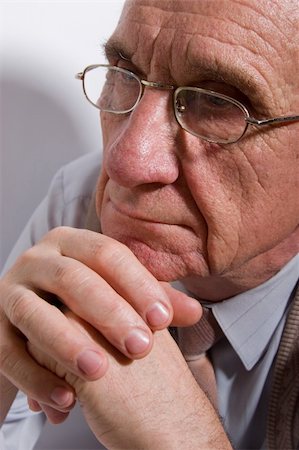 simsearch:400-04024967,k - Portrait of concentrated serious old man in glasses Foto de stock - Super Valor sin royalties y Suscripción, Código: 400-04939872