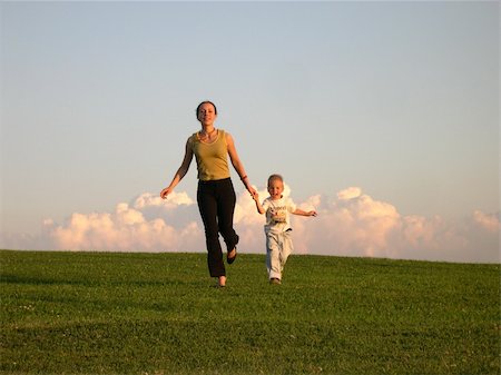 paha_l (artist) - running mother with son Stockbilder - Microstock & Abonnement, Bildnummer: 400-04939960