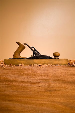 pablo631 (artist) - An old wood plane hand tool on a wooden block with wood shavings and saw dust. Fotografie stock - Microstock e Abbonamento, Codice: 400-04932058