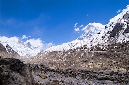 simsearch:400-04481534,k - View to source and valley of Ganga (Bhagirathi) inIndian Himalayas. Gomukh glacier and peaks of Himalayas (6510 to 6860 meters high) at the background. Photographie de stock - Aubaine LD & Abonnement, Code: 400-04932153