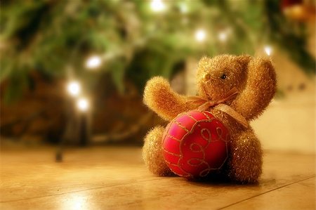 simsearch:400-04259407,k - A golden teddy bear and a red bauble witha christmas tree in the background. Stock Photo - Budget Royalty-Free & Subscription, Code: 400-04932239