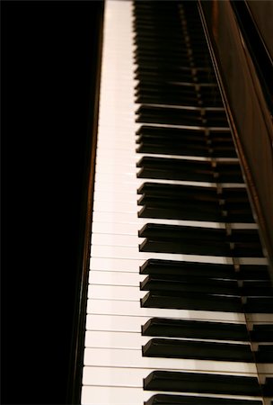 simsearch:400-03958037,k - Close-up View of Piano Keyboard with Black and White Keys Foto de stock - Super Valor sin royalties y Suscripción, Código: 400-04933302
