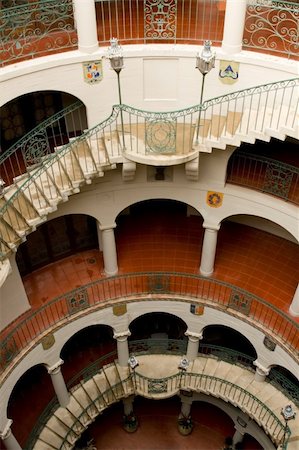 passagem de nível - The cold and stone stairs of classic architectural building Foto de stock - Royalty-Free Super Valor e Assinatura, Número: 400-04944472