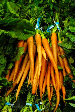 simsearch:400-03964348,k - Bunch of carrots at a market place Stockbilder - Microstock & Abonnement, Bildnummer: 400-04945005
