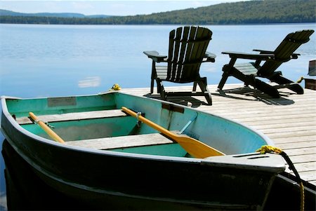 simsearch:400-03929357,k - Paddle boat and two adirondack wooden chairs on dock facing a blue lake Foto de stock - Super Valor sin royalties y Suscripción, Código: 400-04945433