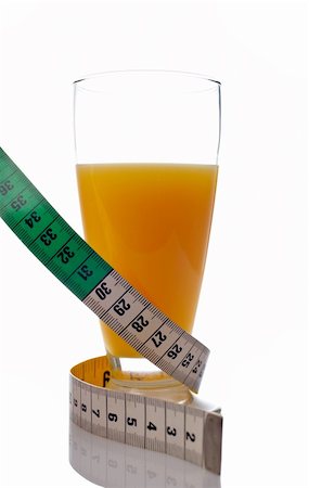 simsearch:400-05148141,k - A glass of juice of orange with a metric coiled tape reflected on white background Stockbilder - Microstock & Abonnement, Bildnummer: 400-04945764
