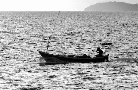 Profile of fishing boat off the coast of Rayong province in Thailand. Black and white photo Stock Photo - Budget Royalty-Free & Subscription, Code: 400-04946712