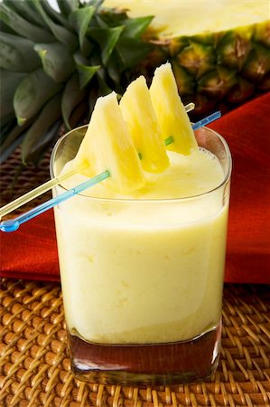 simsearch:400-03918701,k - A glass of pineapple smoothie Foto de stock - Royalty-Free Super Valor e Assinatura, Número: 400-04946934