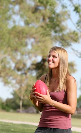 pigskin - A young woman playing football in a park. Photographie de stock - Aubaine LD & Abonnement, Code: 400-04947729