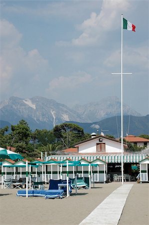 spartika (artist) - An Italian beach club offers chairs and shade to paying customers. Stock Photo - Budget Royalty-Free & Subscription, Code: 400-04948954