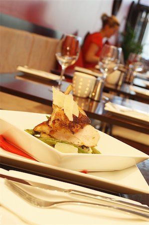Grilled chicken on mashed potato and asparagus Photographie de stock - Aubaine LD & Abonnement, Code: 400-04949651