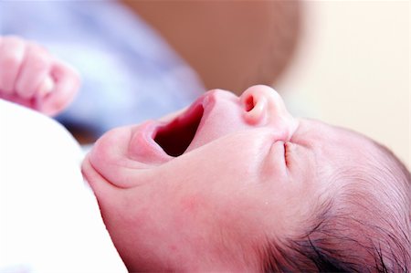 A newborn baby lets out a huge yawn Stockbilder - Microstock & Abonnement, Bildnummer: 400-04949719