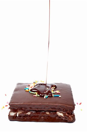 simsearch:400-04574251,k - Chocolate syrup being poured over a cake on white background Photographie de stock - Aubaine LD & Abonnement, Code: 400-04949894