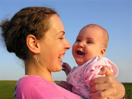 paha_l (artist) - faces mother with baby on sunset Stockbilder - Microstock & Abonnement, Bildnummer: 400-04940566