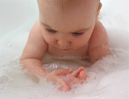 paha_l (artist) - baby in bath with bubble Stockbilder - Microstock & Abonnement, Bildnummer: 400-04940568