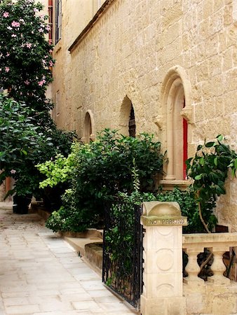 Detail of various buildings in Malta's medieval city of Mdina Fotografie stock - Microstock e Abbonamento, Codice: 400-04940719