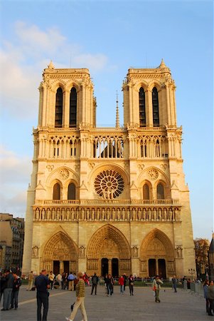 simsearch:400-04955587,k - Cathedral of Notre Dame de Paris in evening sun Fotografie stock - Microstock e Abbonamento, Codice: 400-04940805
