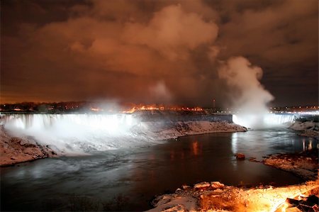 Niagara Falls Landscape at Night During Winter Stock Photo - Budget Royalty-Free & Subscription, Code: 400-04940982