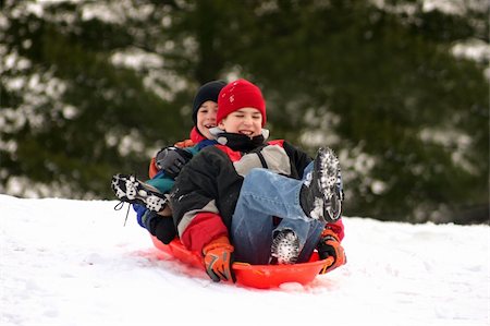 simsearch:400-05166871,k - Two Boys smiling happy having a good time sledding Foto de stock - Royalty-Free Super Valor e Assinatura, Número: 400-04941481