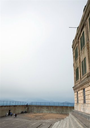 simsearch:400-05205948,k - View of the exercise yard at Alcatraz, San Francisco Foto de stock - Super Valor sin royalties y Suscripción, Código: 400-04941509