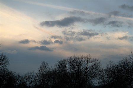 simsearch:400-04941859,k - Clouds in the Sky at Dusk in Local Park Photographie de stock - Aubaine LD & Abonnement, Code: 400-04941861