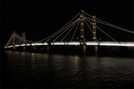simsearch:400-04379488,k - The Albert Bridge in Chelsea London at night Foto de stock - Super Valor sin royalties y Suscripción, Código: 400-04941963