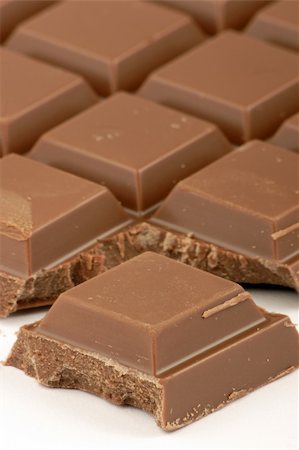 simsearch:400-04462092,k - Chocolate chunks against a plain background Stockbilder - Microstock & Abonnement, Bildnummer: 400-04942046