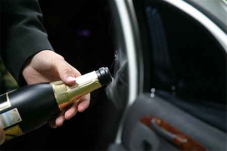 Opening of a bottle with a sparkling wine near limousine Stock Photo - Budget Royalty-Free & Subscription, Code: 400-04942335