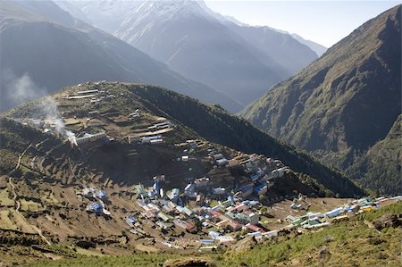 Scenic Namche Bazar rests in a bowl. Photographie de stock - Aubaine LD & Abonnement, Code: 400-04942672