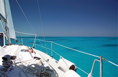 Sailing the Florida Keys in a small sailboat Foto de stock - Super Valor sin royalties y Suscripción, Código: 400-04943004