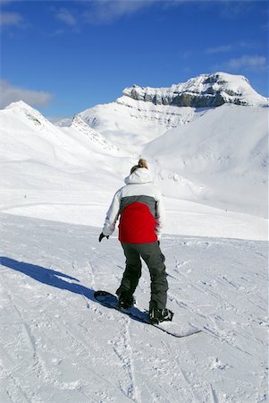 parc national de banff - Girl snowboarding on the backdrop of scenic view in Canadian Rocky mountains ski resort Foto de stock - Super Valor sin royalties y Suscripción, Código: 400-04943531