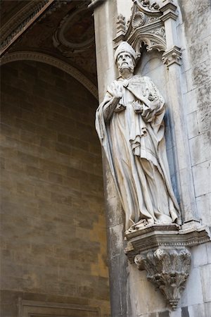 statues in siena italy - Statue on side of church in Siena. Foto de stock - Super Valor sin royalties y Suscripción, Código: 400-04954136