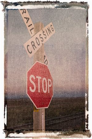passagem de nível - Polaroid transfer of railroad crossing and stop signs beside railroad tracks in rural setting. Foto de stock - Royalty-Free Super Valor e Assinatura, Número: 400-04954449