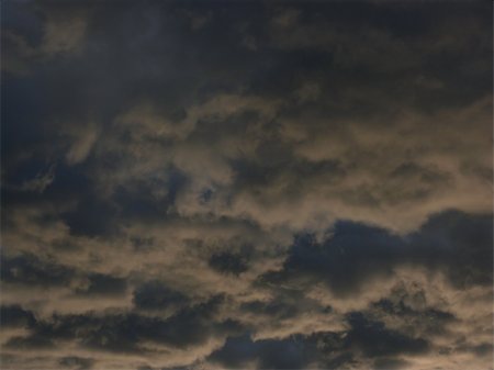 portrait of dark sky before heavy weather Fotografie stock - Microstock e Abbonamento, Codice: 400-04954450