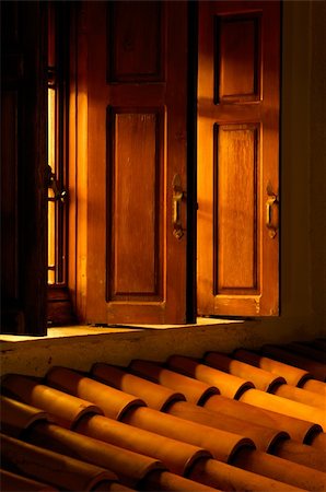 Picture shows an open window allowing golden light to illuminate the roof outside Foto de stock - Super Valor sin royalties y Suscripción, Código: 400-04954596