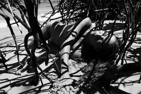 simsearch:400-04955255,k - Pretty Filipino nude young woman on beach in tree shadows in Maui, Hawaii. Stockbilder - Microstock & Abonnement, Bildnummer: 400-04955256