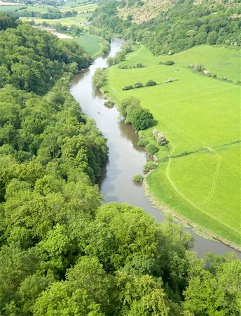 simsearch:400-05011115,k - view of the valley of the river wye from symonds yat rock herefordshire midlands england Foto de stock - Super Valor sin royalties y Suscripción, Código: 400-04955475