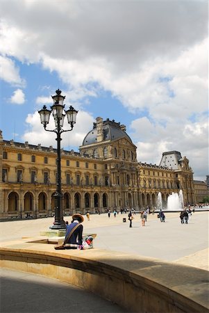 simsearch:400-04955587,k - Building of Louvre museum on summer day in Paris, France Fotografie stock - Microstock e Abbonamento, Codice: 400-04955586