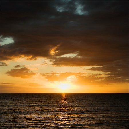 simsearch:400-03925518,k - Sunset over Pacific Ocean in Maui, Hawaii, USA. Stockbilder - Microstock & Abonnement, Bildnummer: 400-04956011
