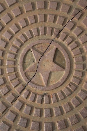 quevaal (artist) - Pentagram on a manhole cover Stockbilder - Microstock & Abonnement, Bildnummer: 400-04956734