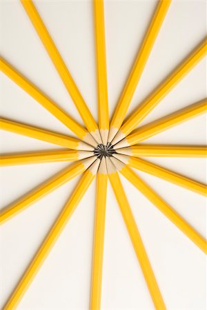 simsearch:400-03926140,k - Sharp pencils arranged in a symmetrical radial star shape. Photographie de stock - Aubaine LD & Abonnement, Code: 400-04956957