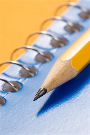 simsearch:400-04451935,k - Close up of sharp pencil placed on blue spiral bound notebook. Fotografie stock - Microstock e Abbonamento, Codice: 400-04956972