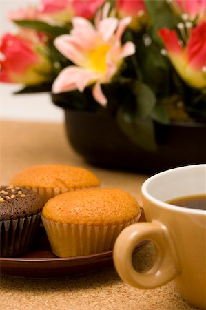 simsearch:400-06142439,k - Cup cakes and a cup of coffee with flower vase in the background. Stock Photo - Budget Royalty-Free & Subscription, Code: 400-04957025