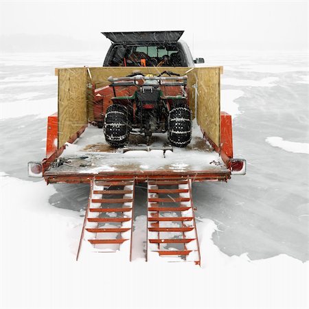 Trailer with ATV parked on frozen lake in Green Lake, Minnesota, USA. Photographie de stock - Aubaine LD & Abonnement, Code: 400-04957602