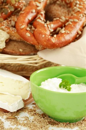 people eating bagels - Breakfast or snack: cheese and bread Photographie de stock - Aubaine LD & Abonnement, Code: 400-04958022