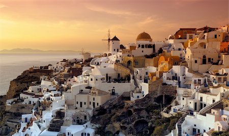 simsearch:400-04718145,k - The beautiful and uniue village of Oia on the Greek island of Santorini, photographed during a majestic late afternoon Photographie de stock - Aubaine LD & Abonnement, Code: 400-04959082