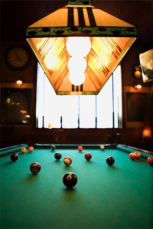 Green billiards table with pool balls spread out. Photographie de stock - Aubaine LD & Abonnement, Code: 400-04950482